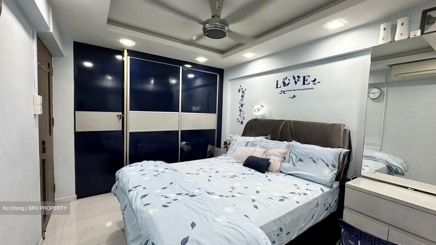Blk 241 Jurong East Street 24 (Jurong East), HDB 3 Rooms #611102101